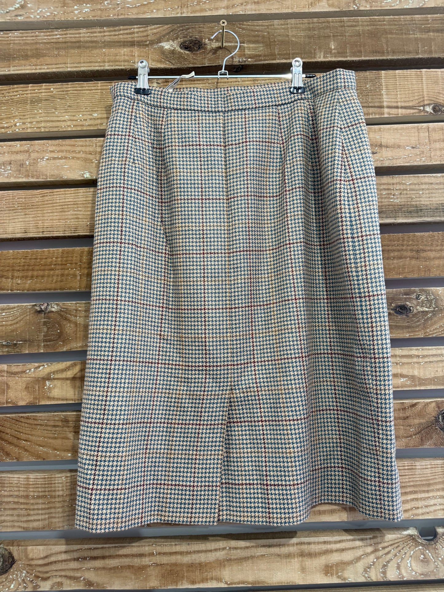 Vintage 80s, 40s style, Aquascutum checked wool skirt. Size 8-10. 29” waist