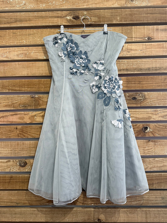 Vintage Y2K Coast couture strapless dress with 3D appliqué flowers. 50s style. Size 12-14. Wedding/ summer/prom.