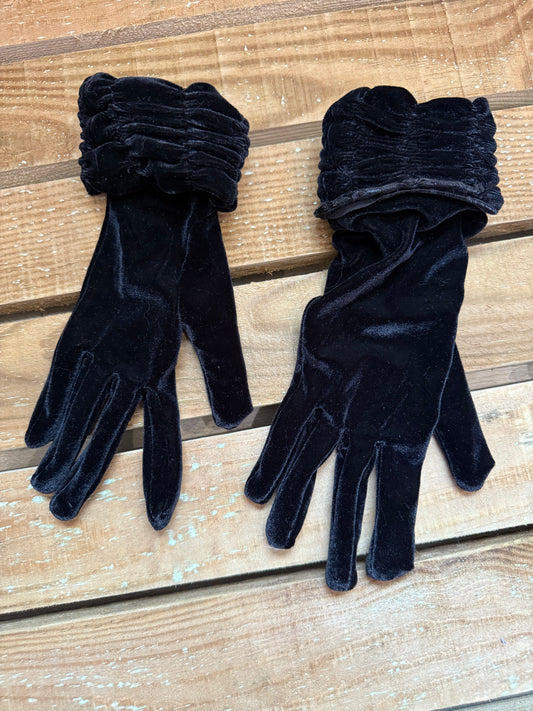 Vintage 80s Velvet/velour gloves. Halloween/ evening/ Christmas. Black.