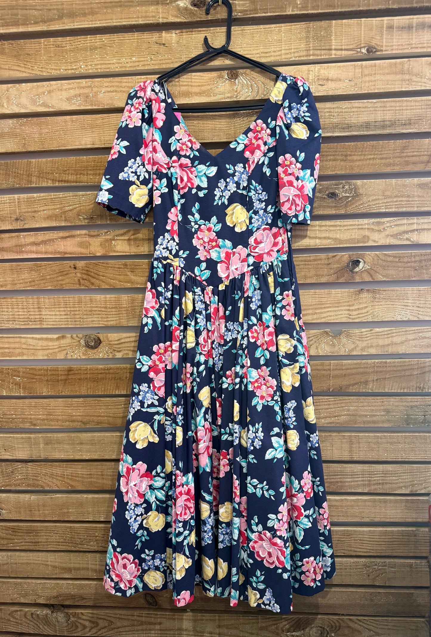 Vintage 80s Laura Ashley floral dress. Cottage core/ summer/ prom. Size 8-10