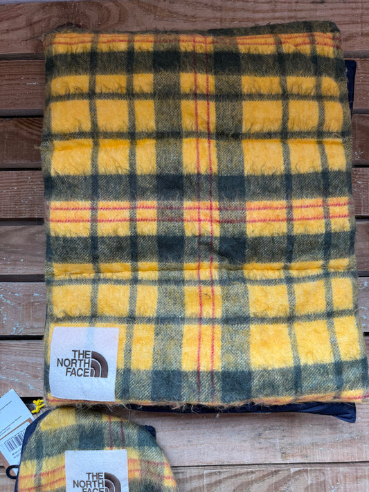 BNWT The North Face padded down scarf with bag. Checked yellow.