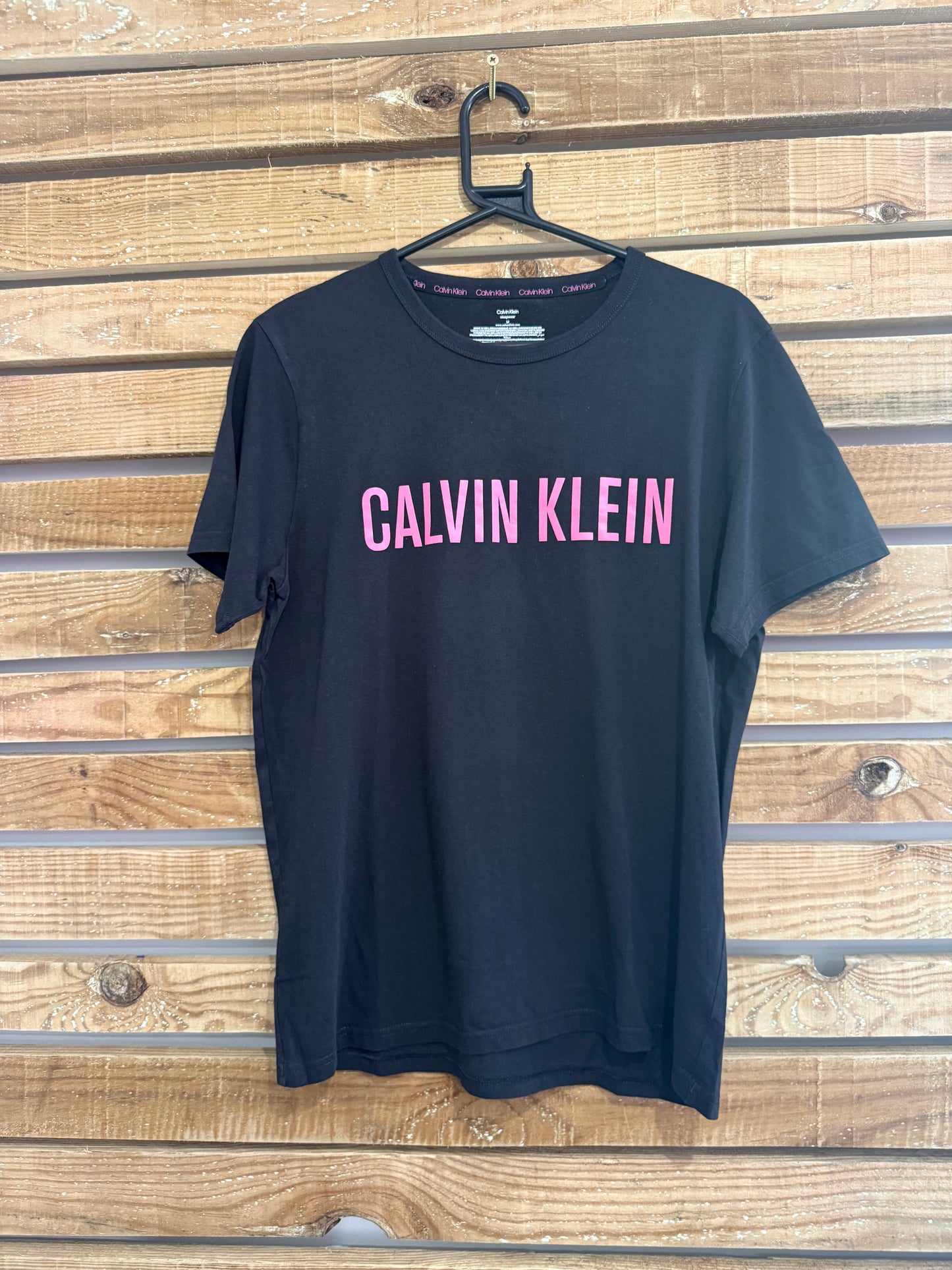 Vintage Y2K Calvin Klein 100% Cotton logo T-shirt. Black. Size Medium.