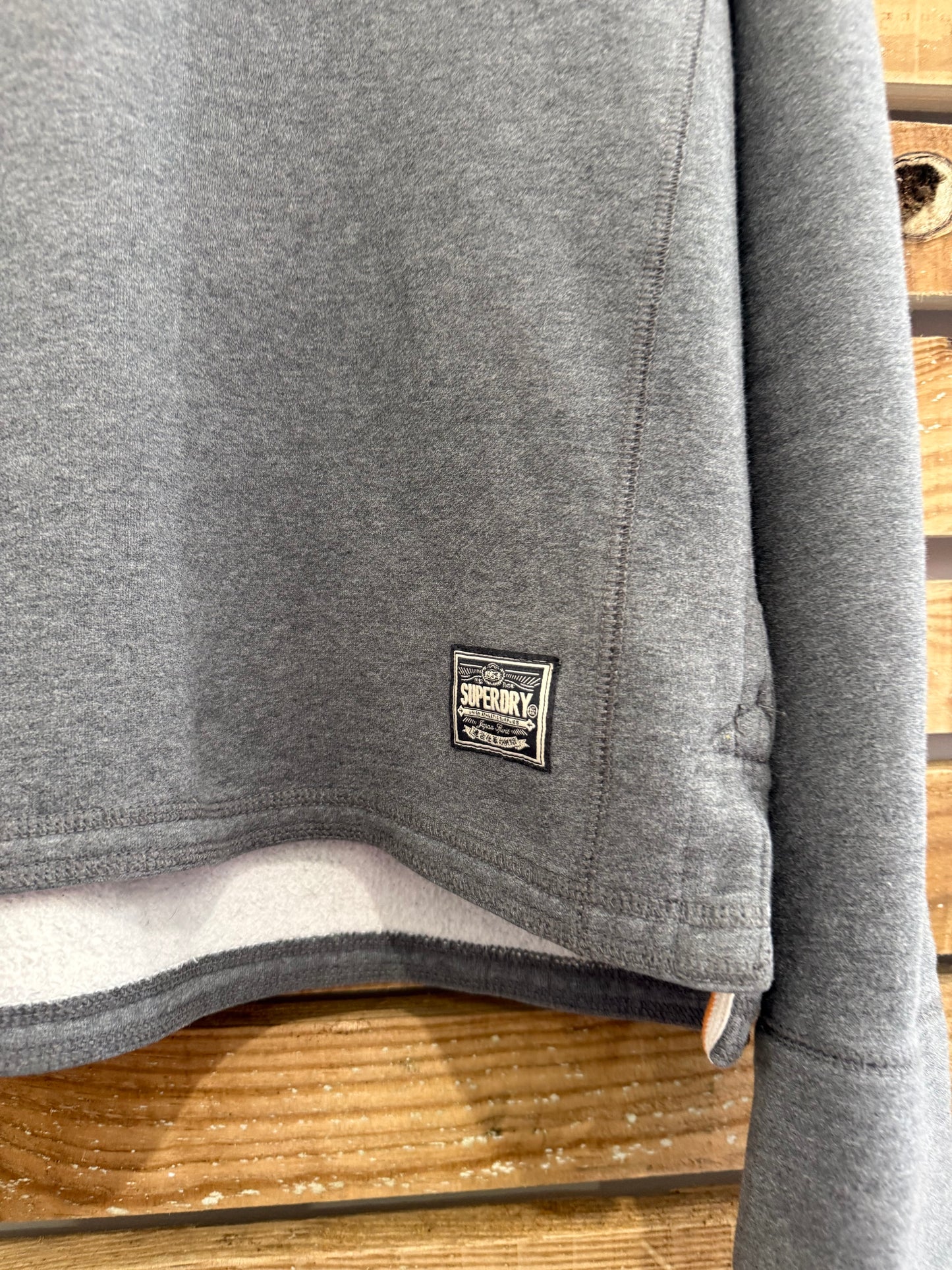 Vintage Y2K Superdry 1/4 button up jumper/ sweater. Grey. Size Large.