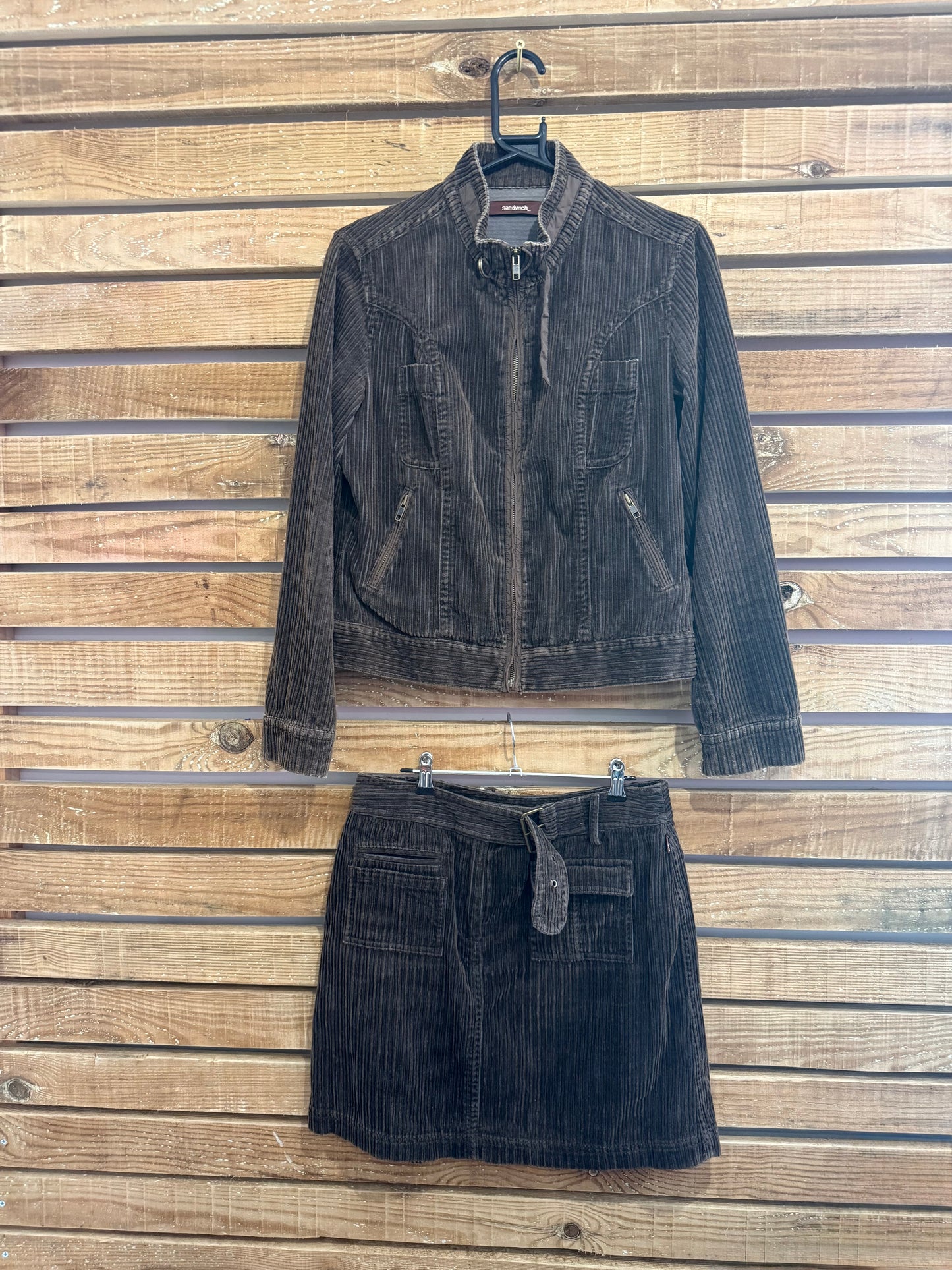 Vintage Y2K Sandwich 2 piece co-ord/suit. Skirt & jacket. Brown cord. Size UK10.