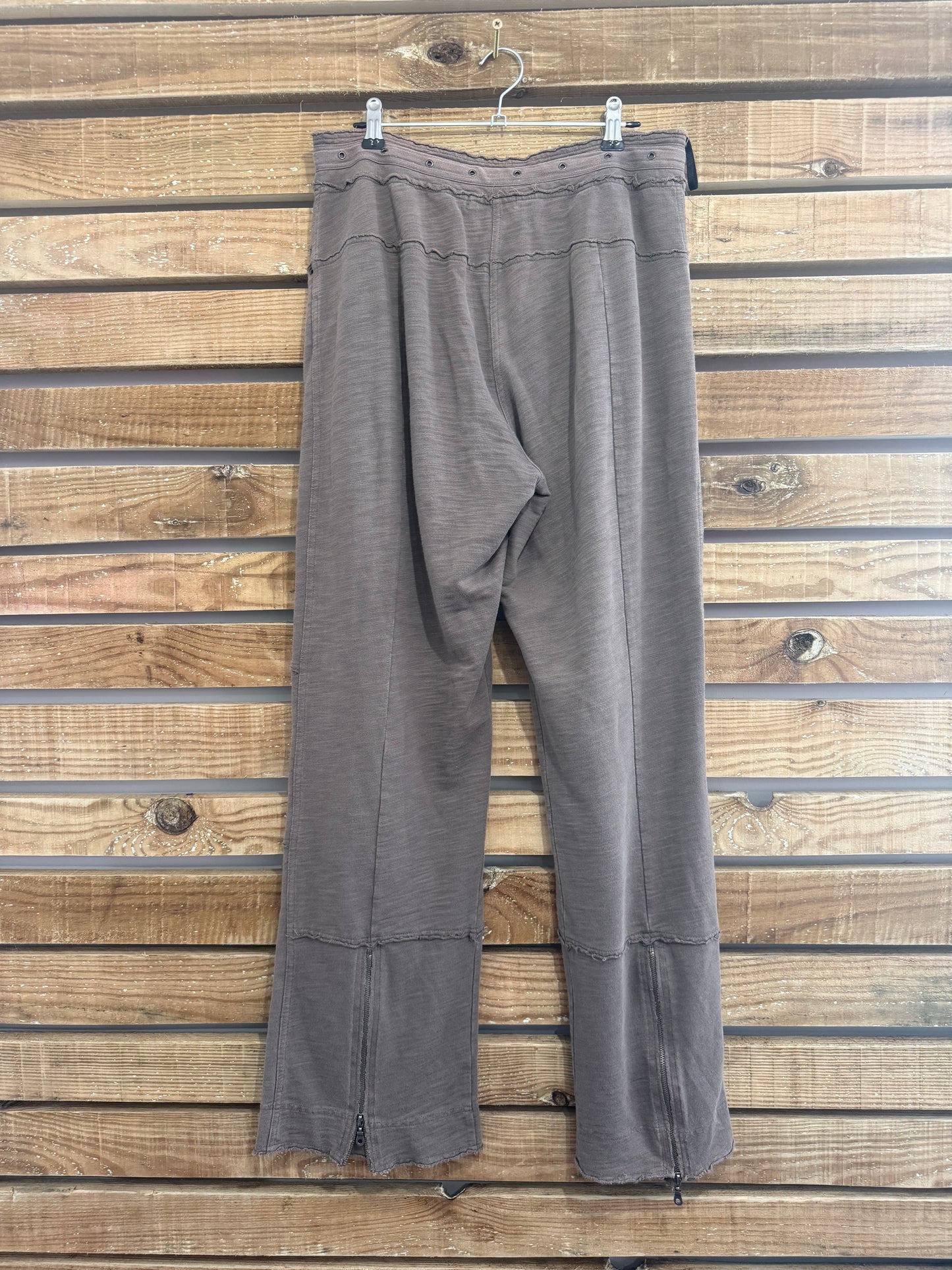 Vintage Y2K Sandwich textured trousers. Brown. 29” waist. Size UK8-10.
