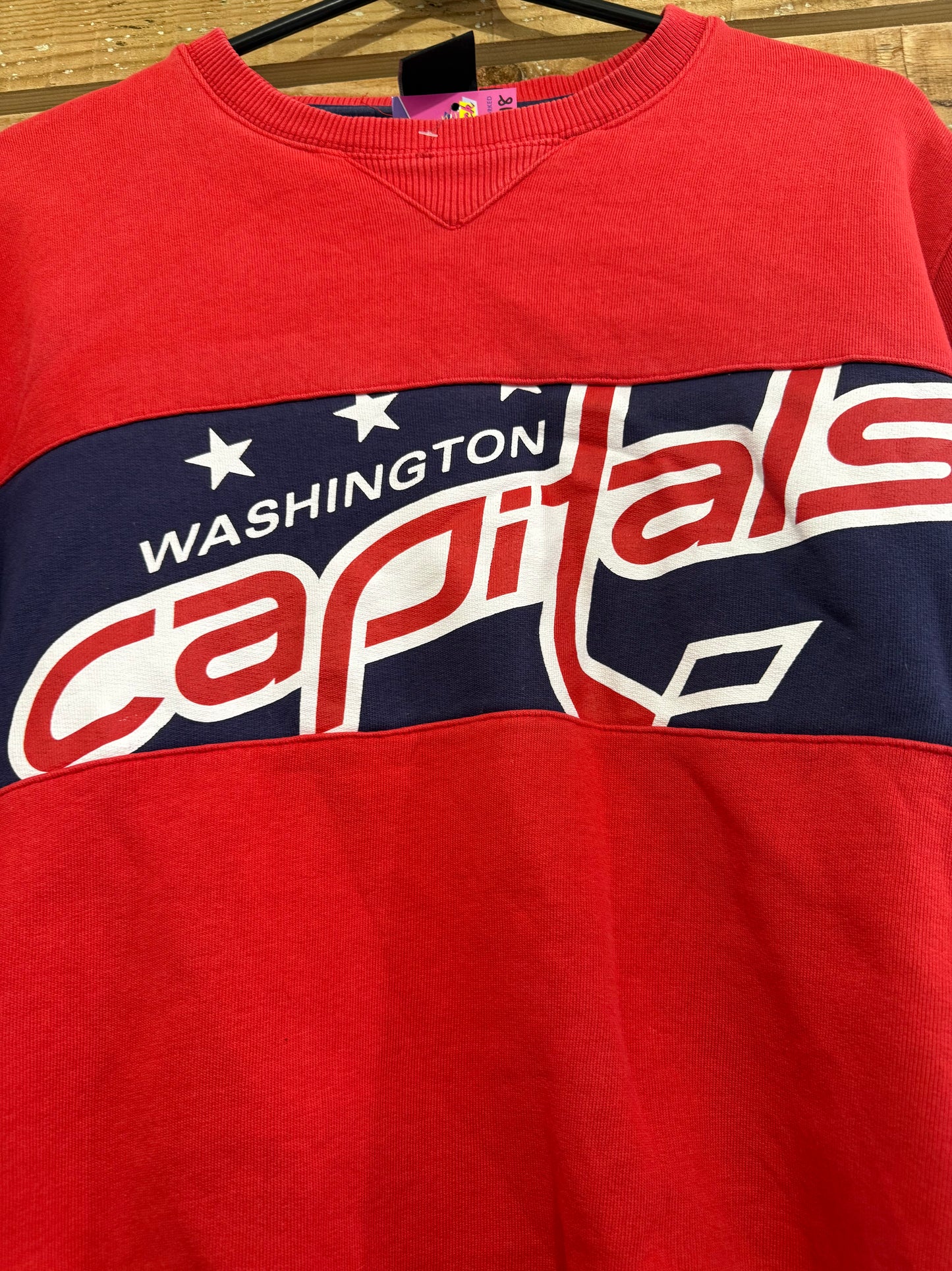 Vintage Y2K NHL Washington Capitals sweatshirt/ sweater. Size Medium.