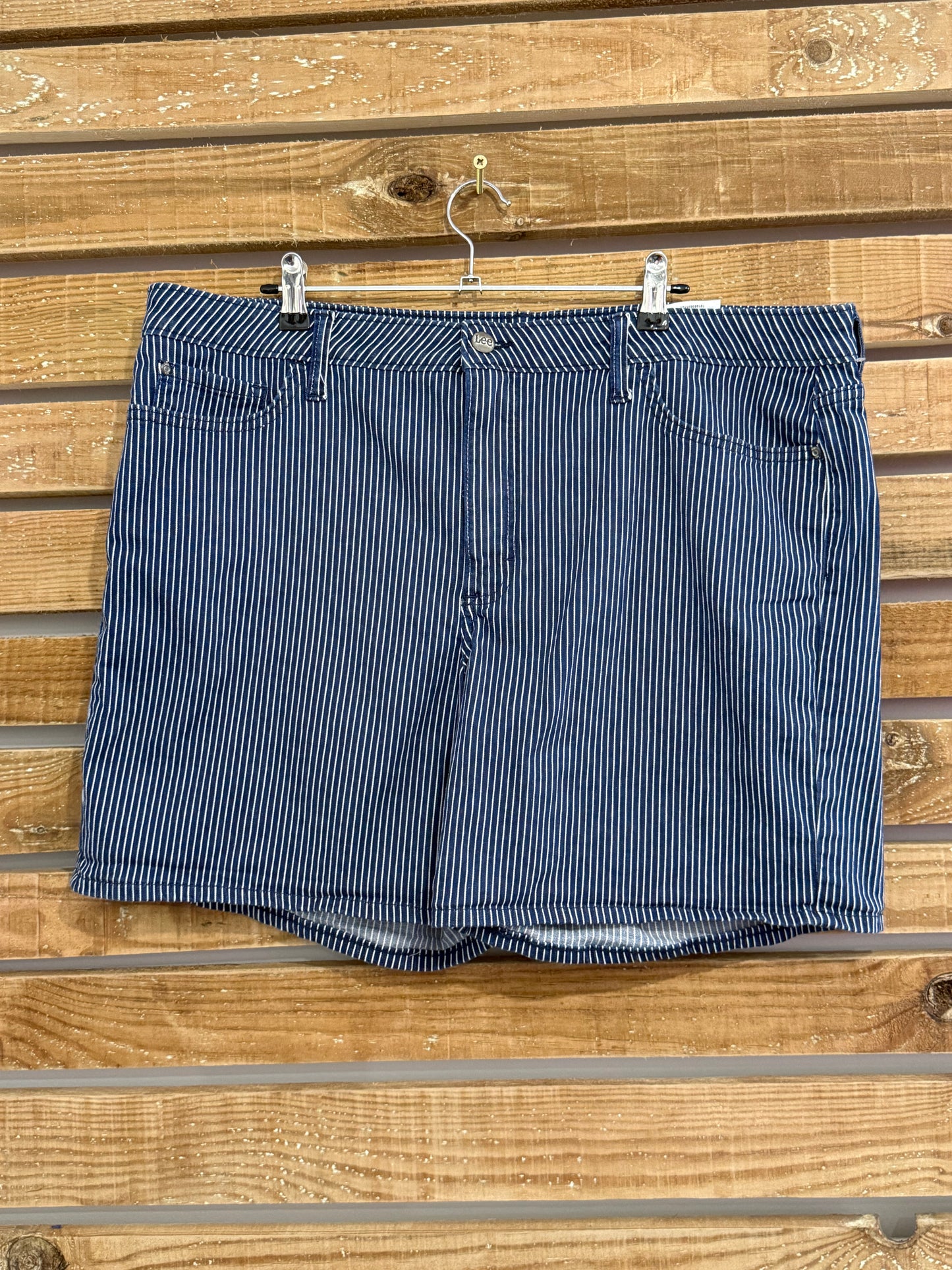 Vintage 90s Lee pinstriped blue denim shorts. Summer/ holiday. UK20, Waist 40” plus size.
