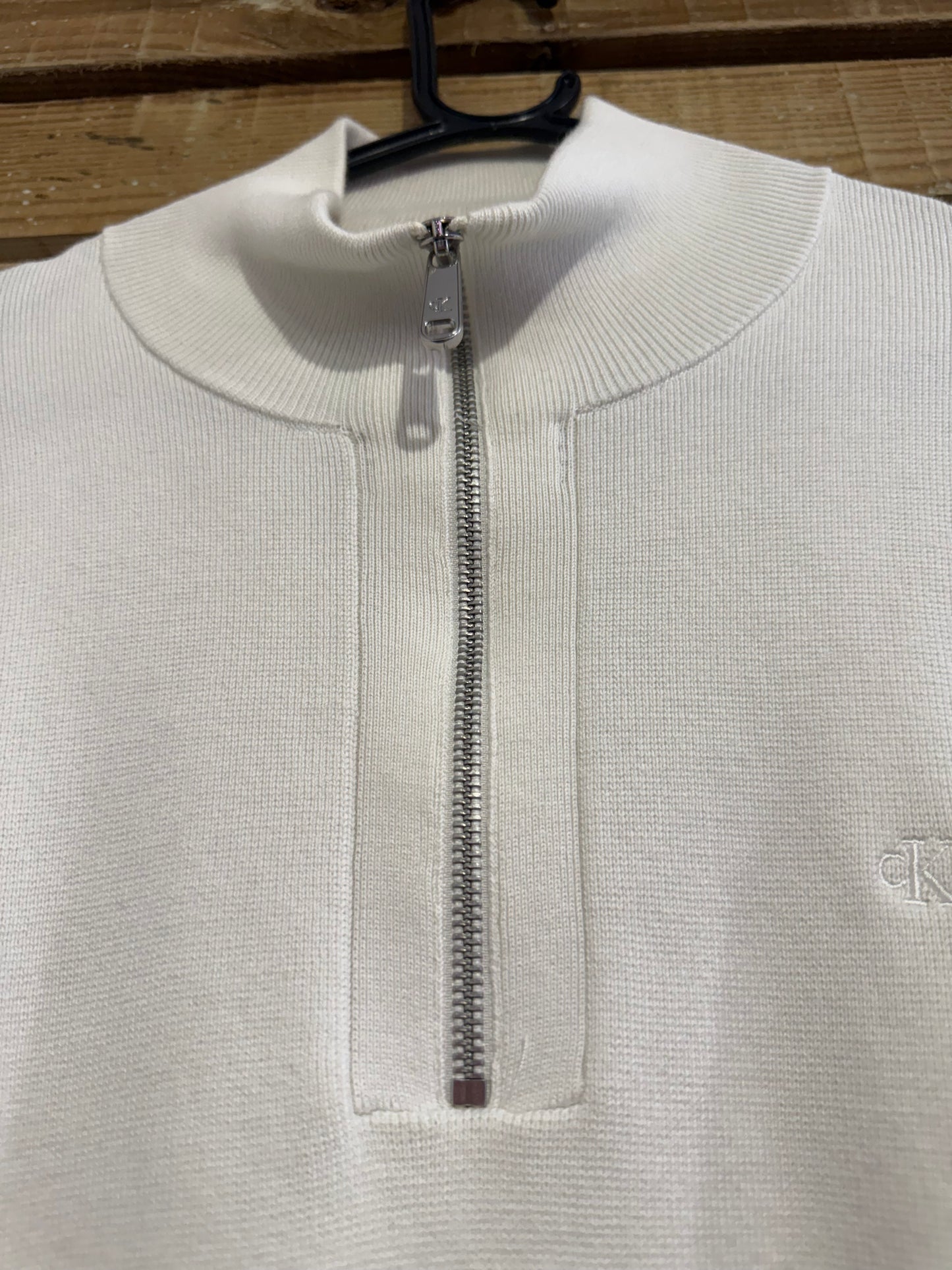 Vintage Y2K Calvin Klein 1/4 zip jumper/ sweater. White. Size Medium.