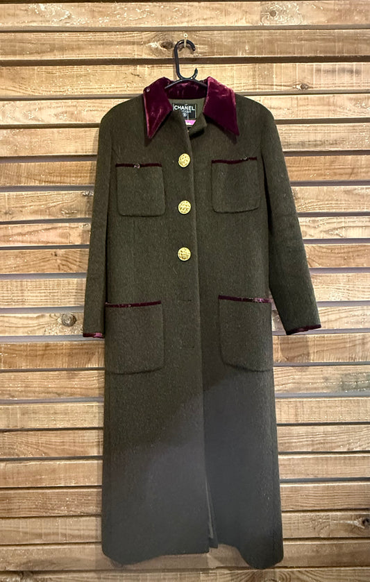Vintage 90s Chanel Tweed & velvet Coat. Gold buttons. Free sizing.