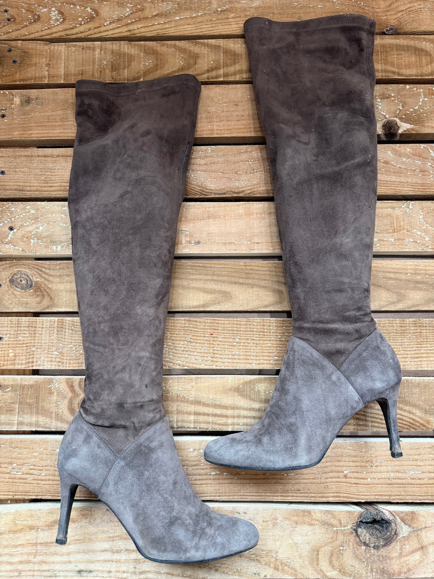 Karen Millen knee high suede heeled boots. Brown leather. Size UK6, EU39.