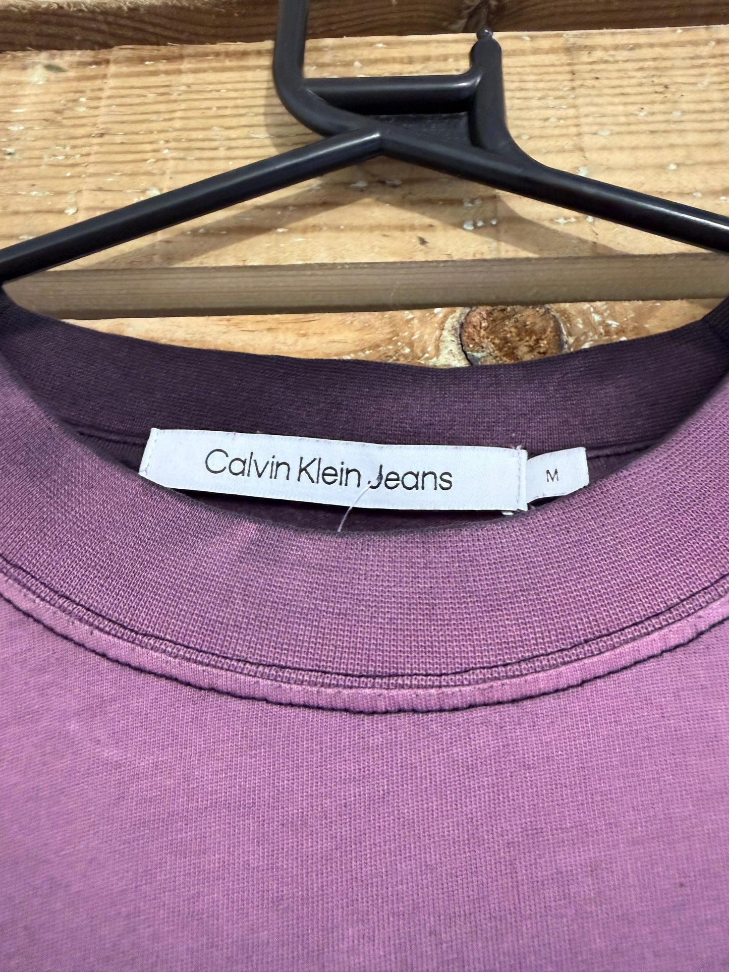Vintage Y2K Calvin Klein Tie dye logo T-shirt. Purple. Size Medium.