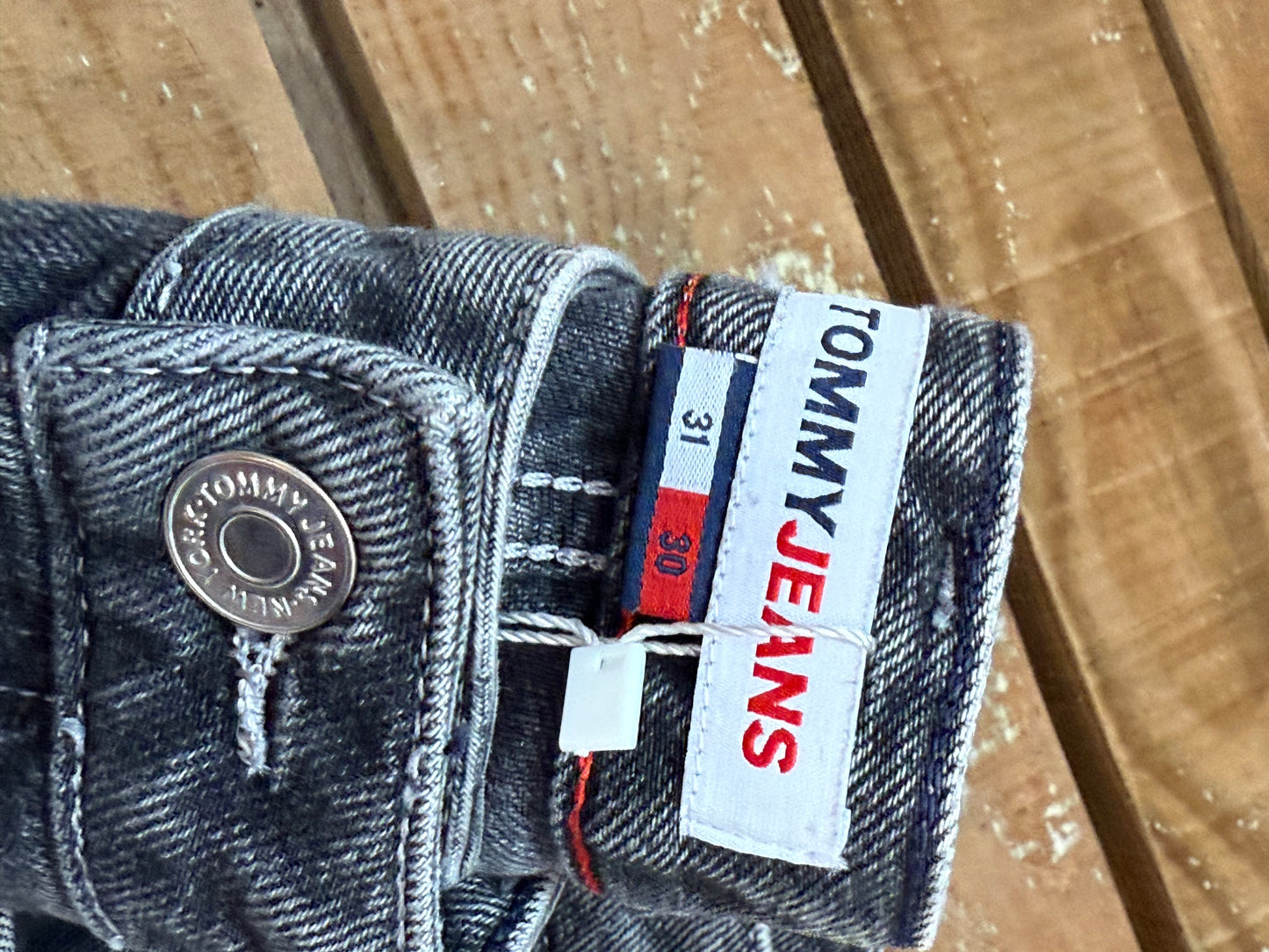 Vintage Y2K Tommy Hilfiger flared jeans. 34” waist, 31” leg