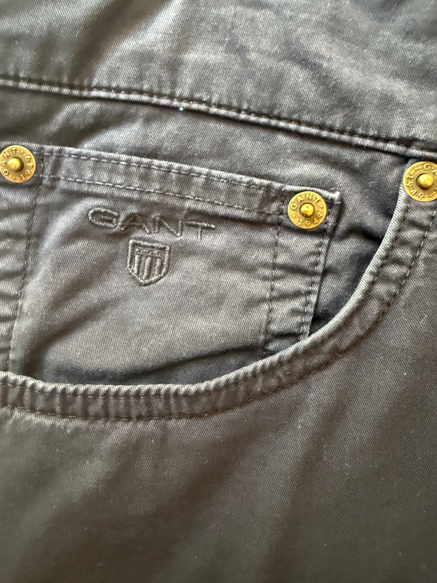 Vintage Y2K Gant chino style cotton jeans/trousers. 34 waist, 30” leg.