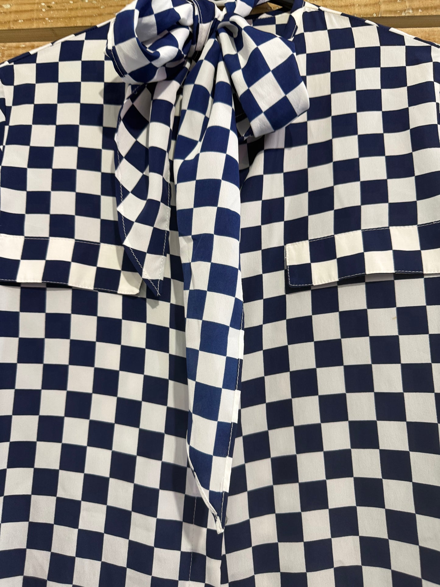 Vintage 80s checked blouse with neck tie. Pussy bow. Size UK12
