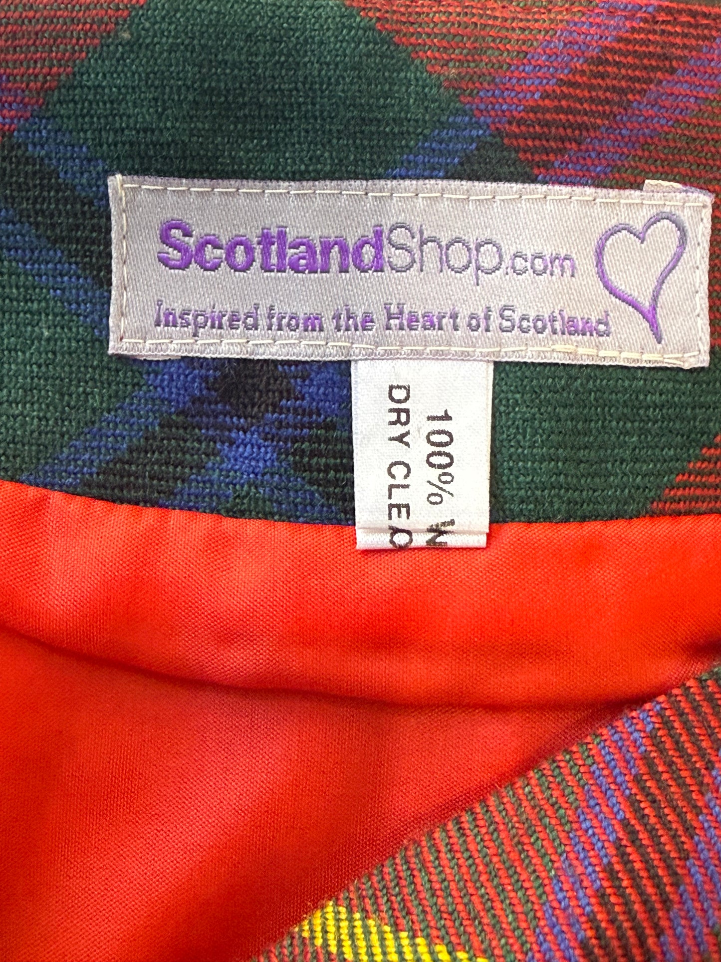 Scotland Shop 100% wool tartan mini skirt. Size 10-12 31” waist