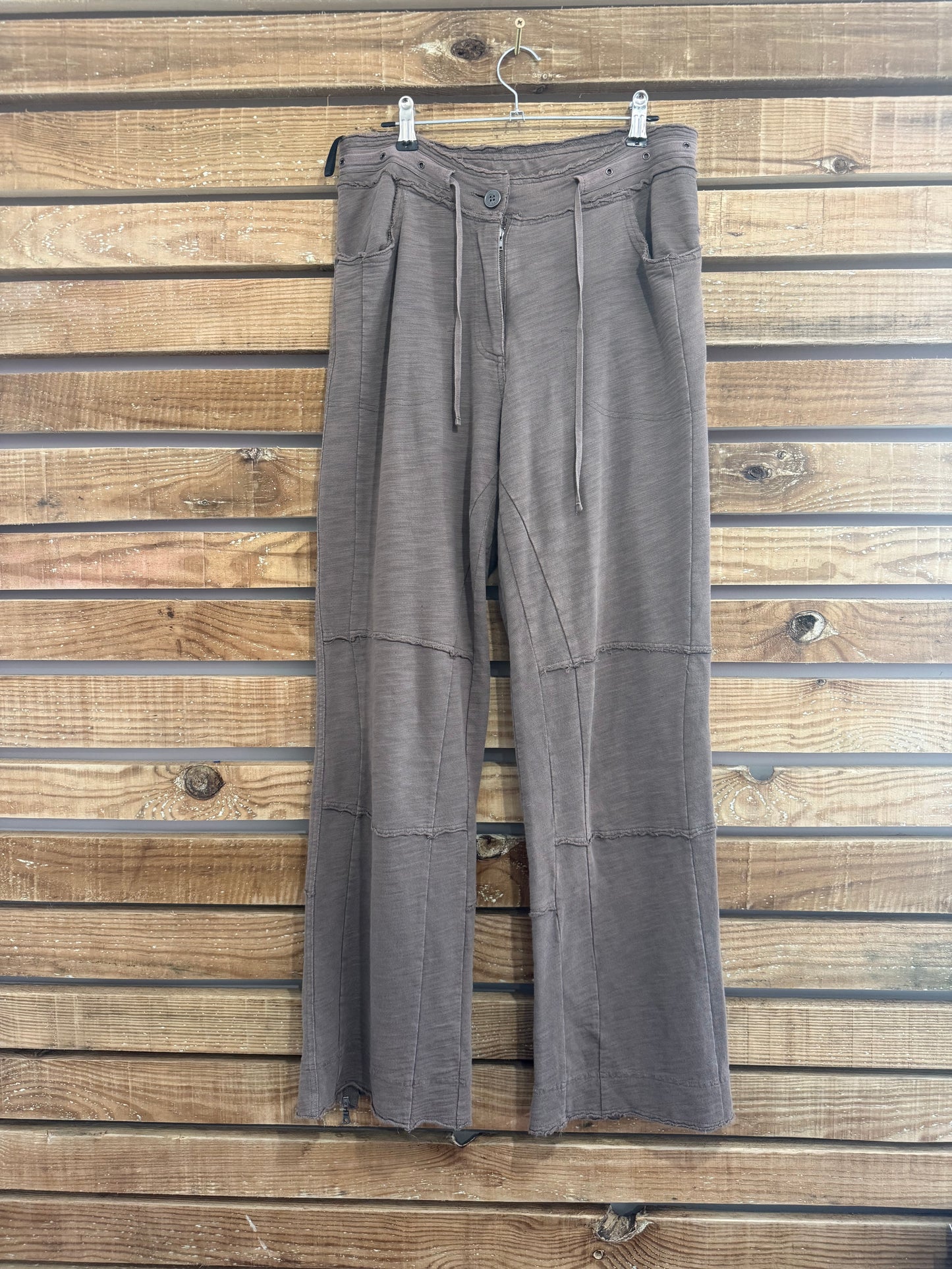 Vintage Y2K Sandwich textured trousers. Brown. 29” waist. Size UK8-10.