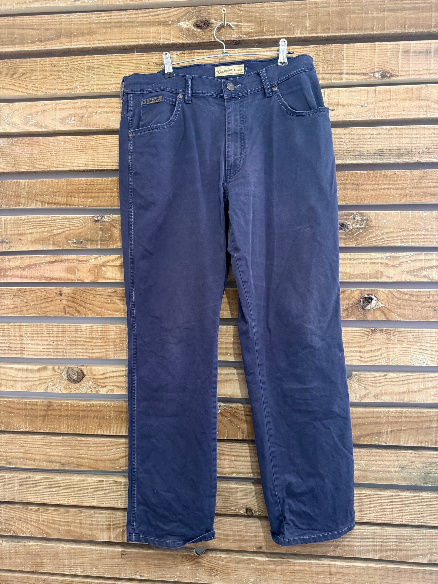 Vintage Y2K Wrangler bootcut denim jeans. Indigo. Waist 32” leg 30.5”