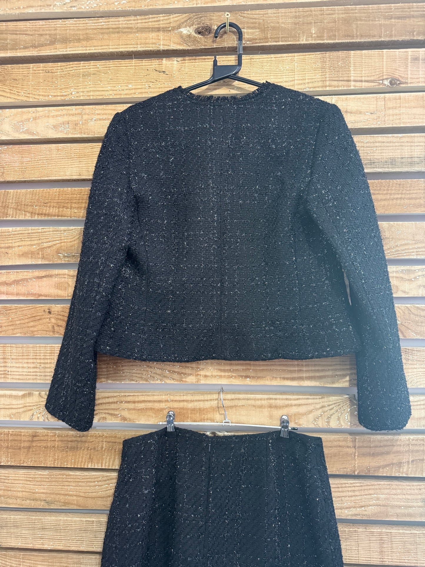 BNWT Hobbs Gabriella Tweed 2 piece suit. Skirt & jacket. Black. Size UK12