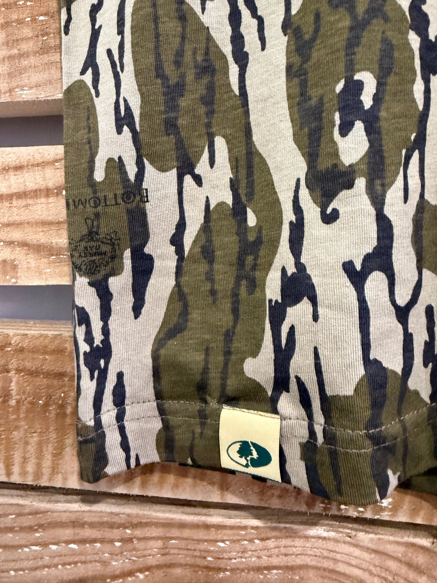 Mossy Oak camo/ army logo t-shirt. Deadstock. Hunting/ fishing/ festival. Size Medium.