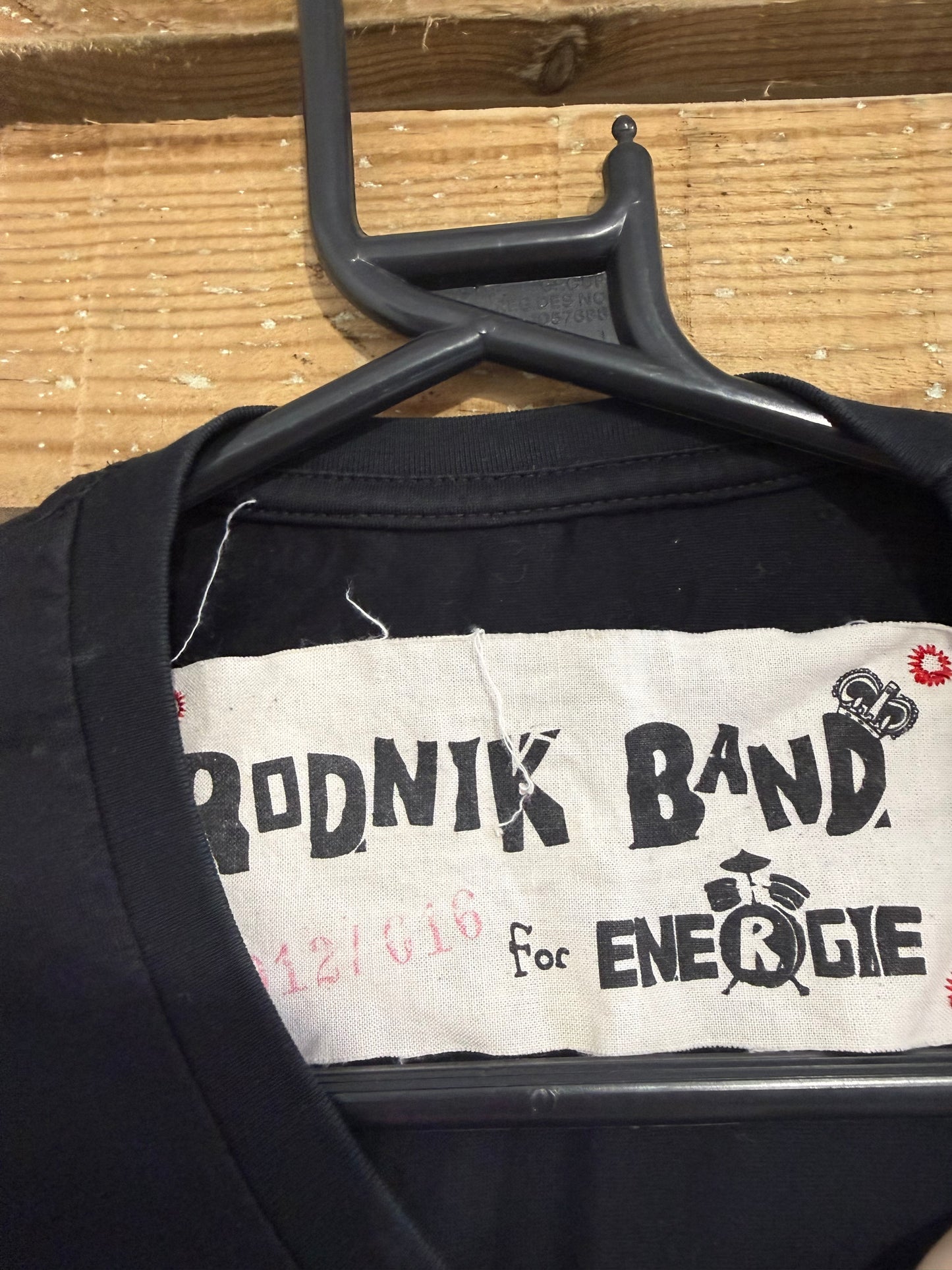 Vintage Y2K Rodnik Band Energie motif T-shirt. Size Large.