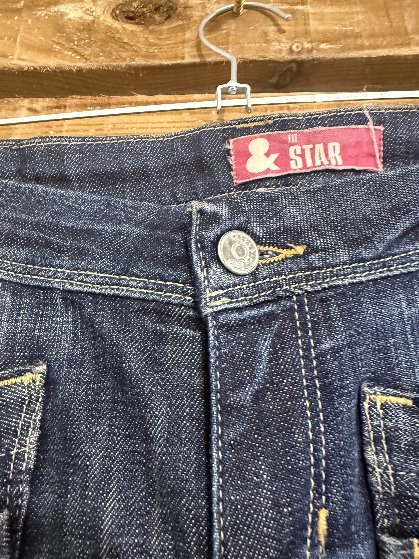 Vintage Y2K flared low rise jeans. Pocket detail. Size UK8-10 30” waist. 34” leg.