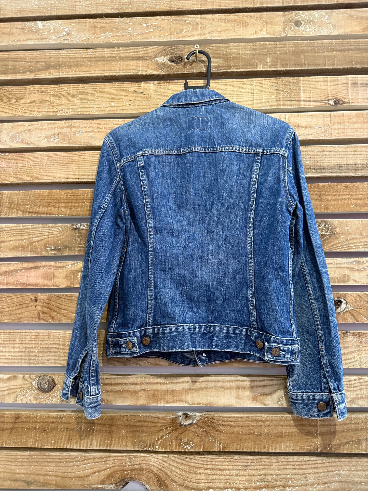 Vintage 90s Levi’s blue denim jacket. Size medium
