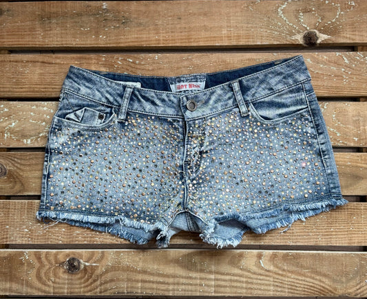 Vintage Y2K embellished low rise denim shorts. 32” waist. Size 12