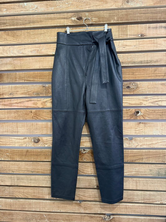 BNWOT Skiim leather pants/ trousers. 28” waist. Size UK8, EU38 label. Black. Luxury.