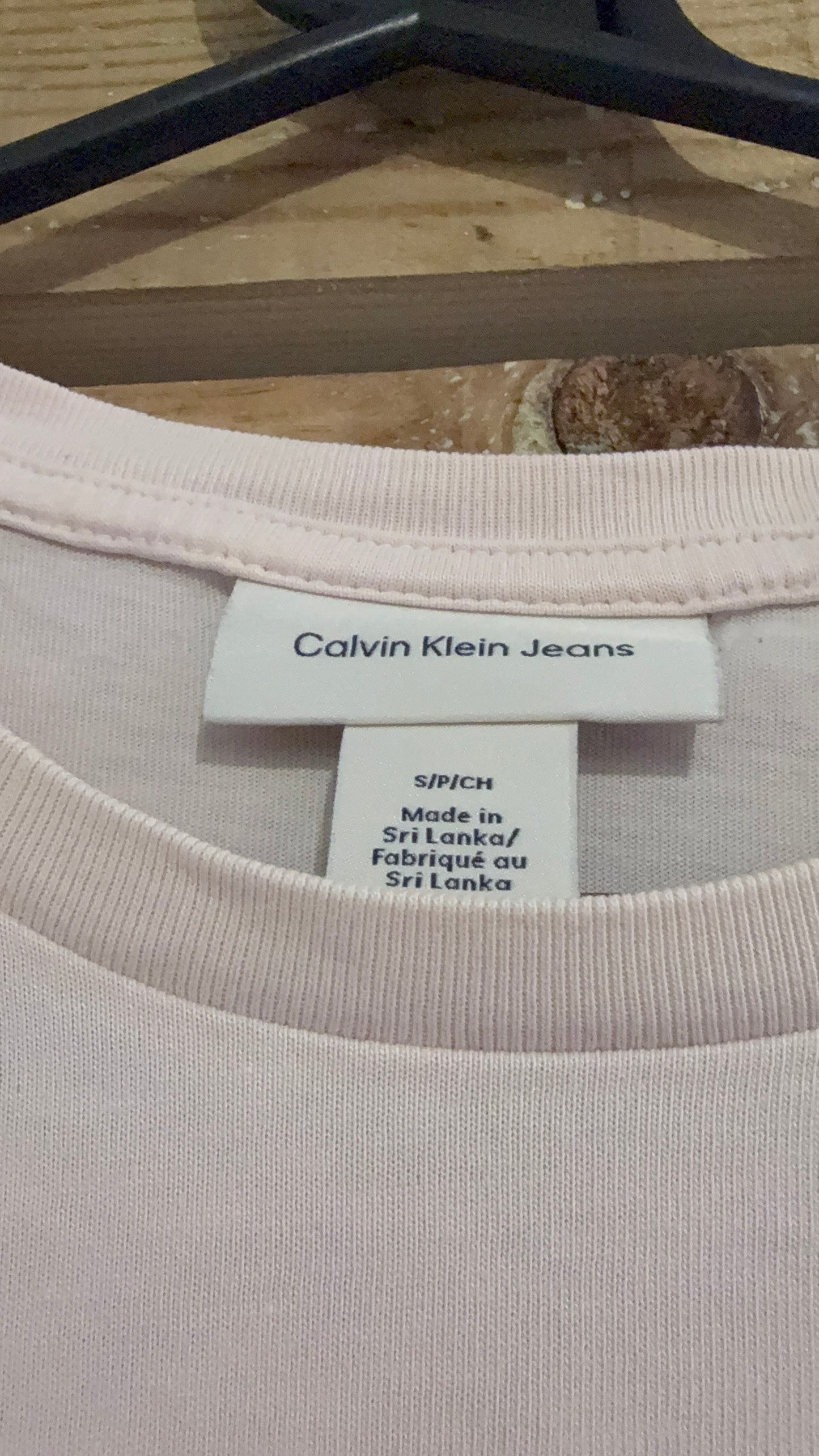 Calvin Klein logo T-shirt. Cotton crewneck. Pink. Size small.