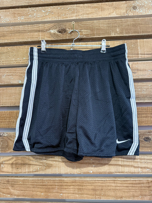 Vintage Y2K Nike sports shorts. 30”-36” waist. Size Medium