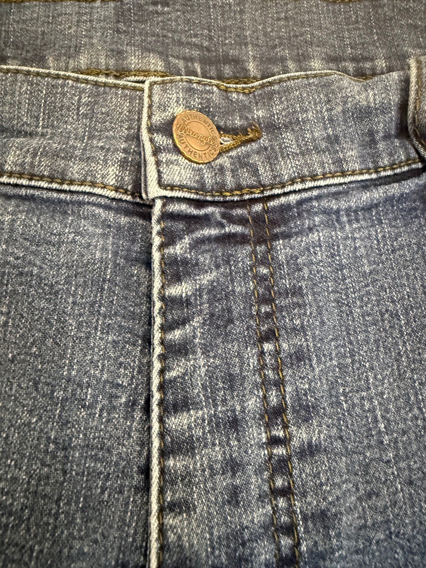 Vintage Y2K Wrangler bootcut denim jeans. Waist 34”, leg 32”