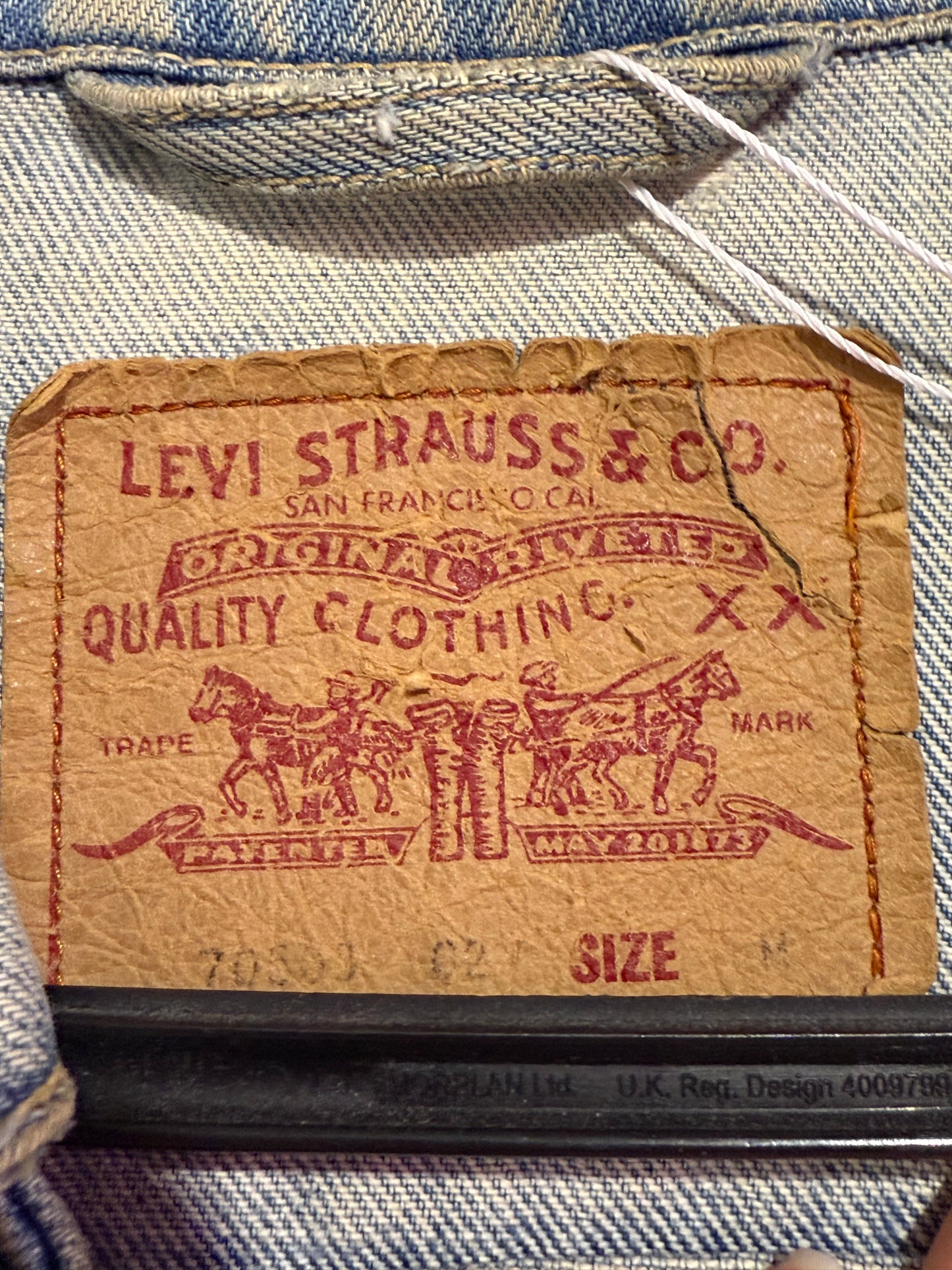 Vintage 90s Levi’s light blue denim jacket. Size medium.