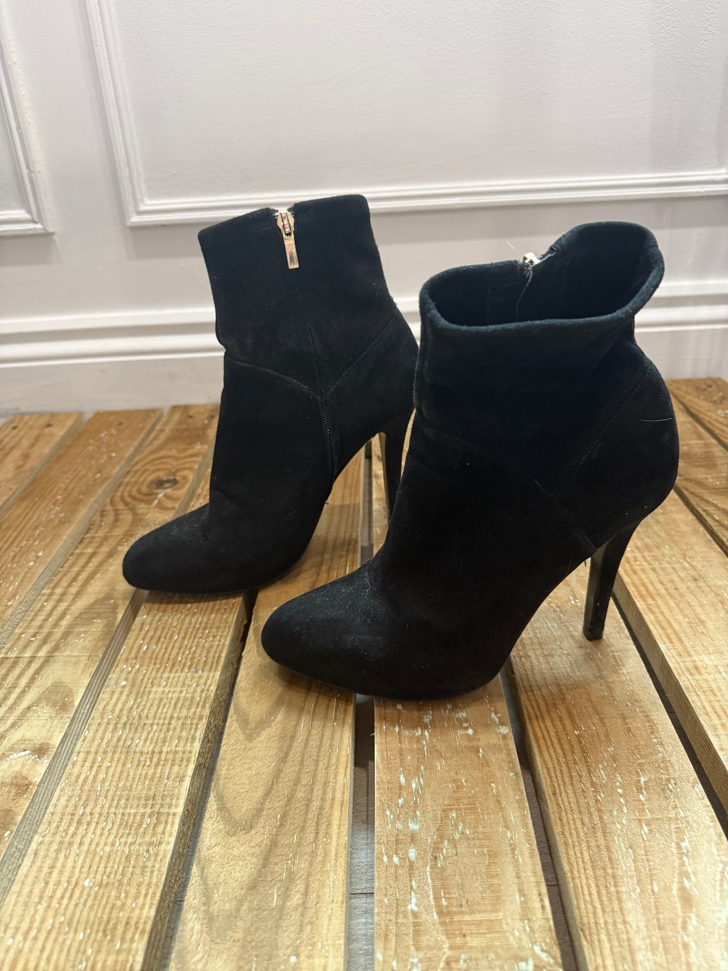 Karen Millen heeled ankle boots. Size EU39, UK6.
