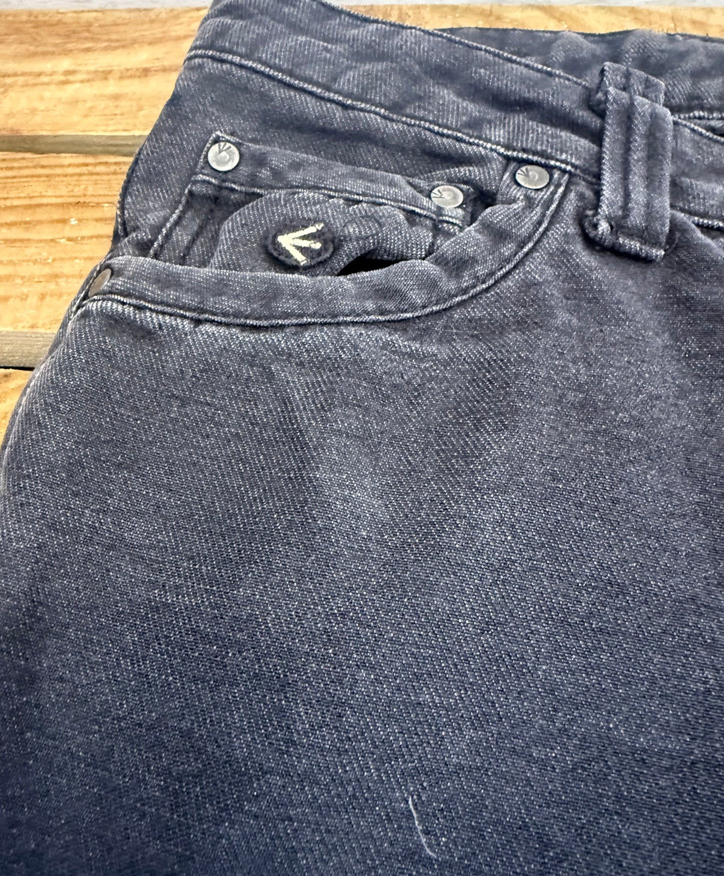 Vintage Y2K Energie cargo jeans. Grunge/ Skater. Waist: 34” Leg: 35”