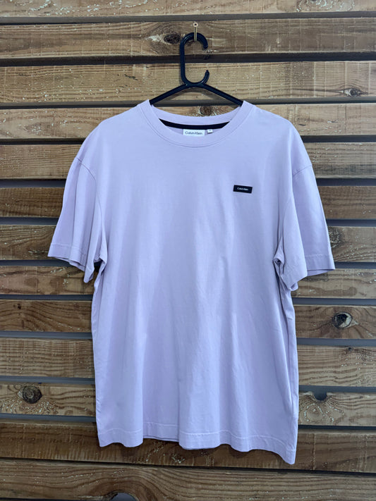 Vintage Y2K Calvin Klein logo T-shirt. Lilac. Size Medium.