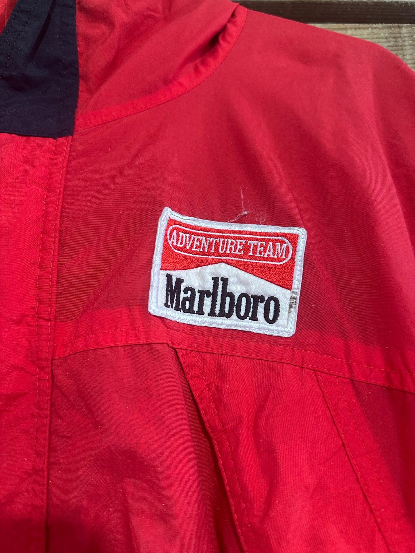 Vintage 90s Marlboro red Waterproof Outdoors Jacket/ Coat size XL. Festival