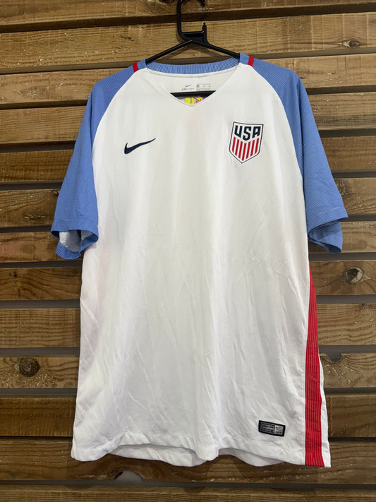 Vintage Y2K Nike USA football top/ t-shirt. Size XL.