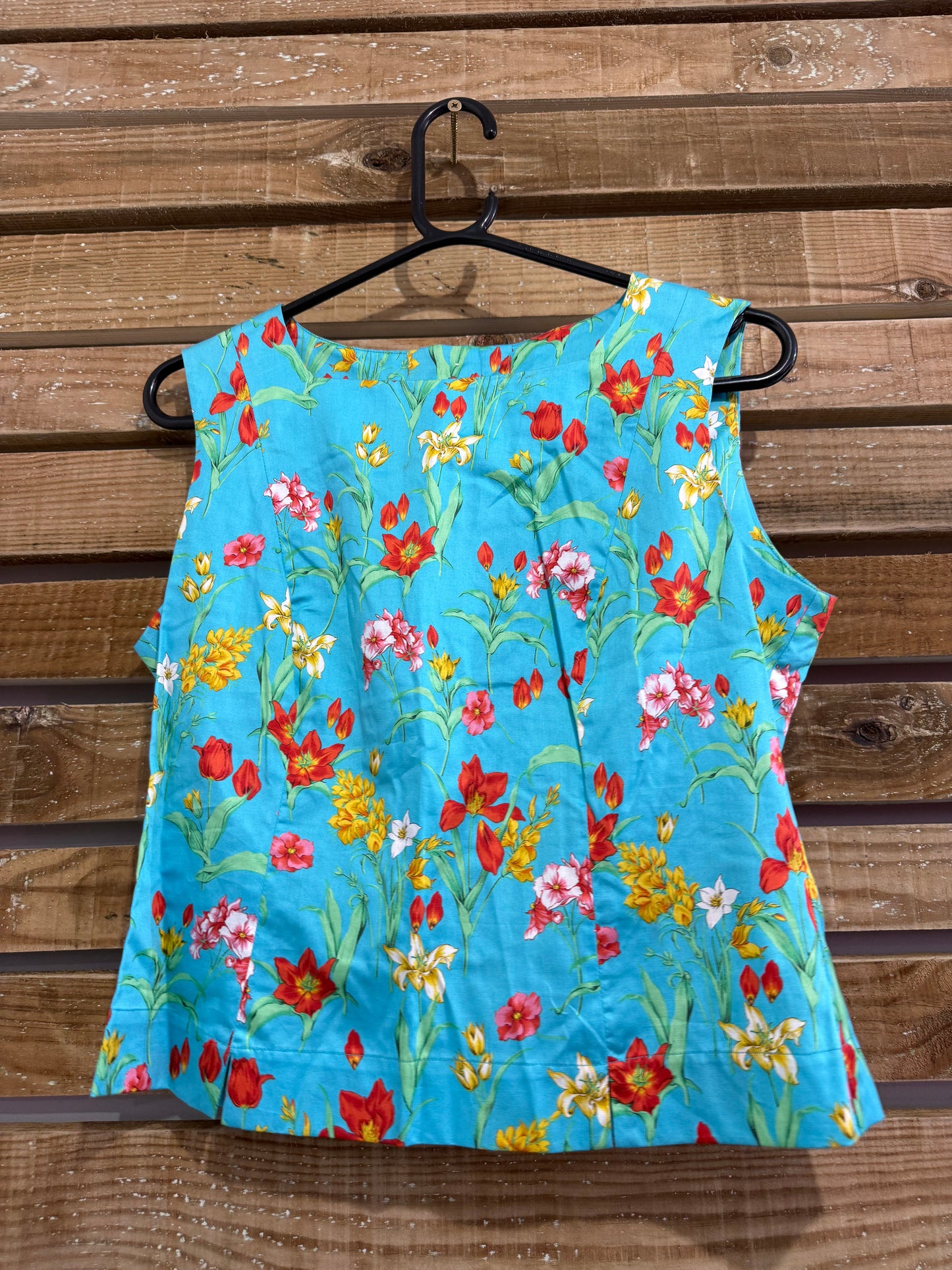Vintage 80s Aquascutum button up floral top. Summer. Size 10