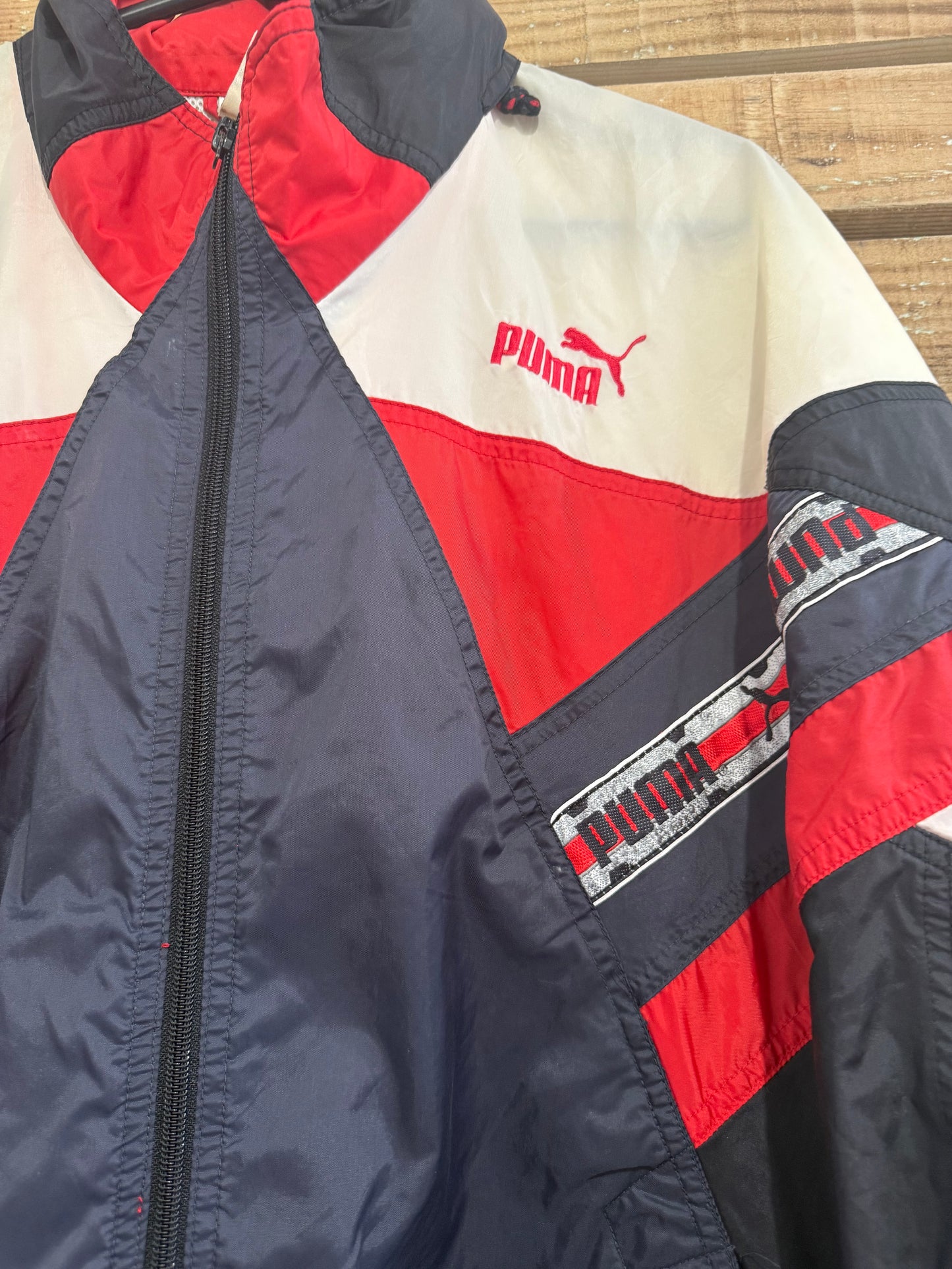 Vintage 80s Puma zip up windbreaker/ shell track jacket. Size Large. Festival.