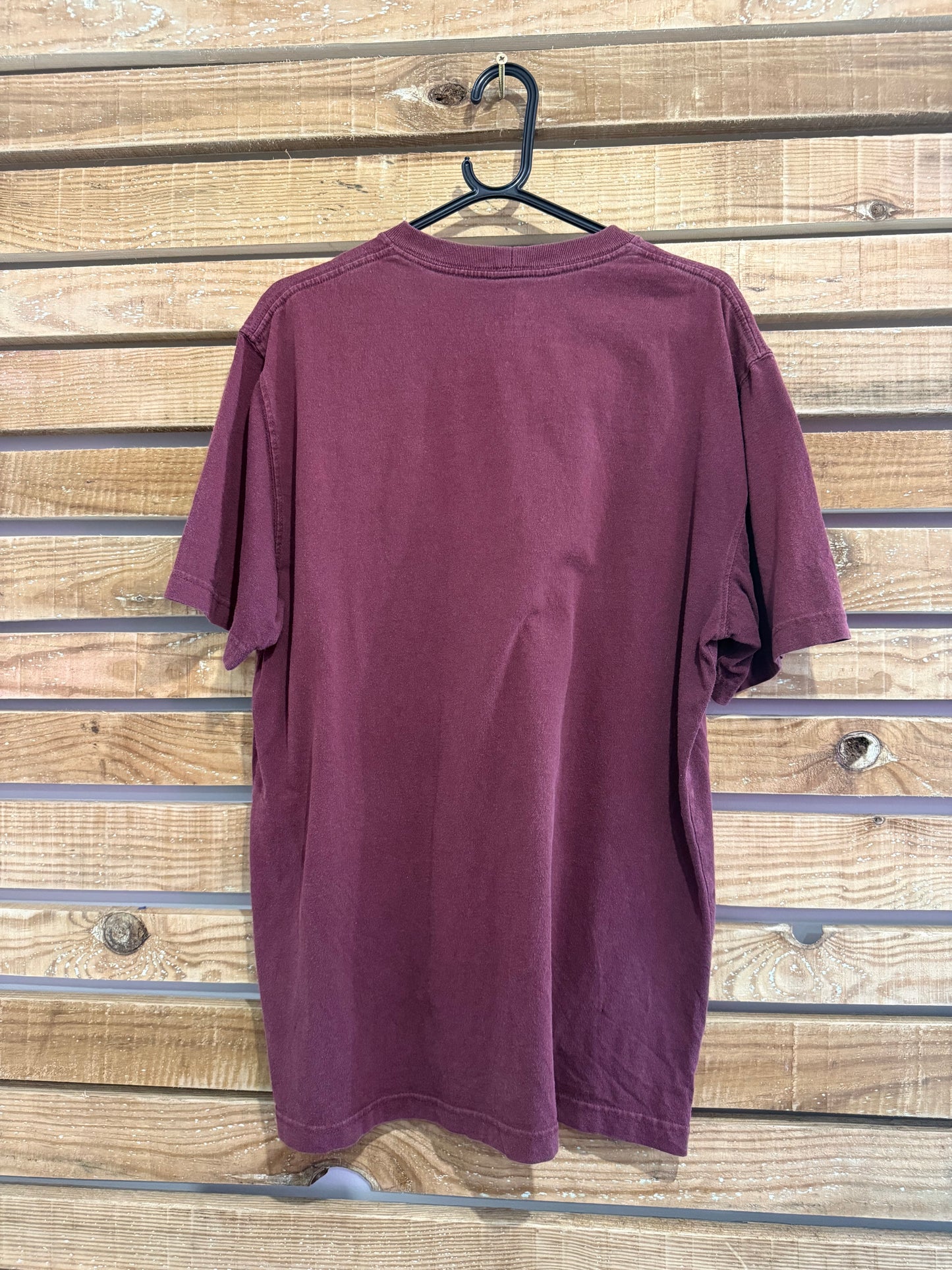 Carhartt logo pocket t-shirt. Burgundy. Workwear/ cowboy/ USA. Size medium.