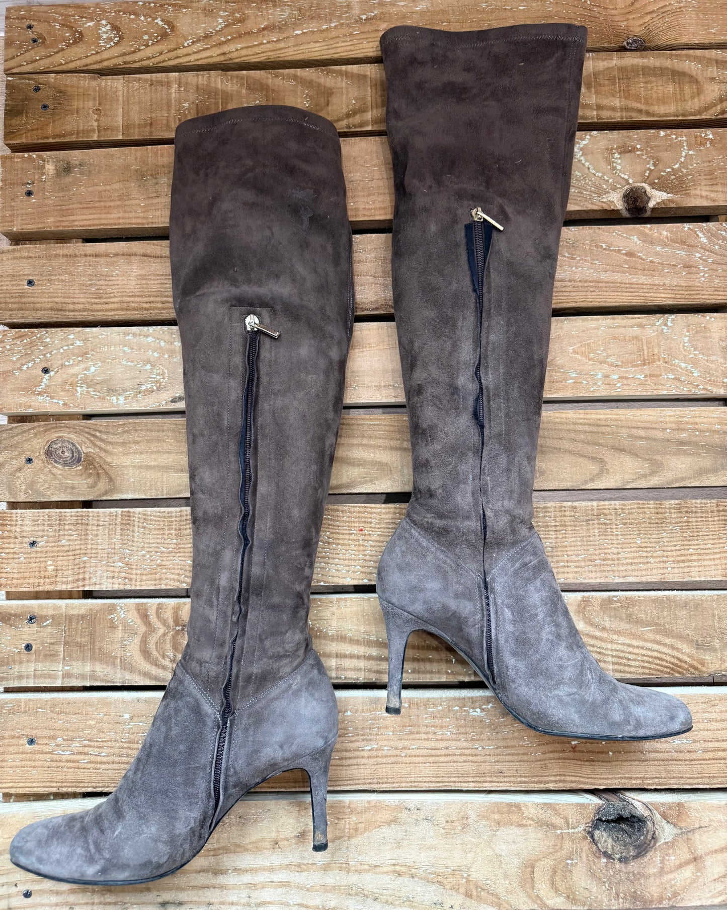 Karen Millen knee high suede heeled boots. Brown leather. Size UK6, EU39.