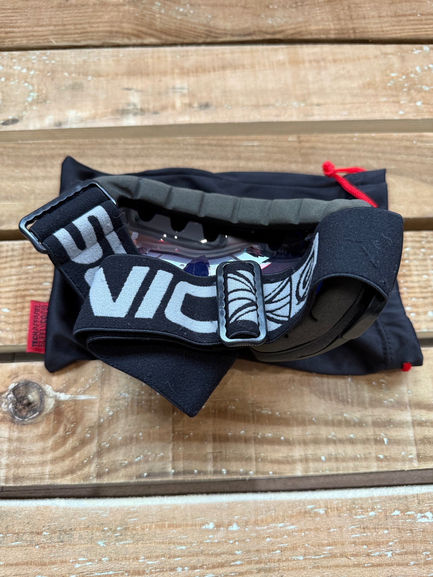 Surfanic rainbow ski goggles. Snow. Black.