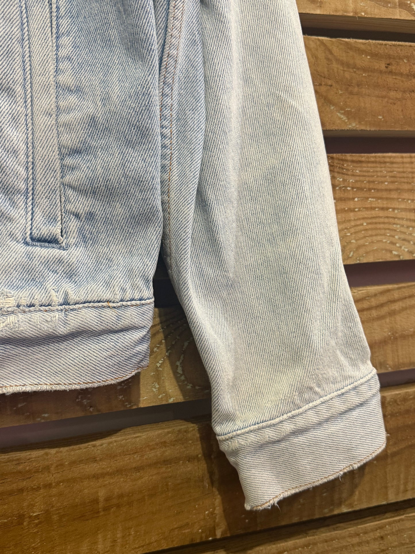 Vintage 80s Levi’s light blue denim jacket. Size medium.
