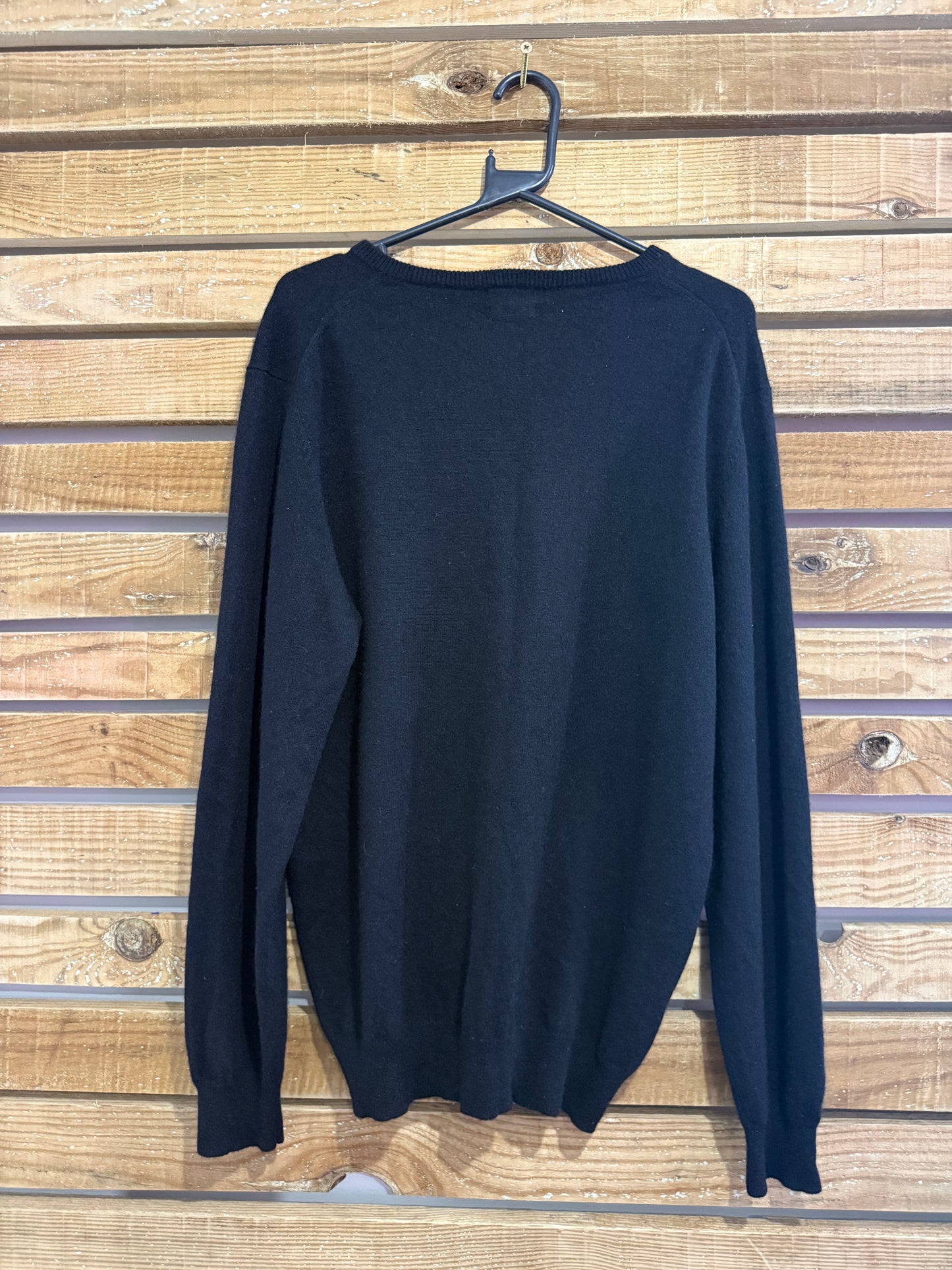 Finest 100% cashmere jumper/ sweater. Black. Size Large.