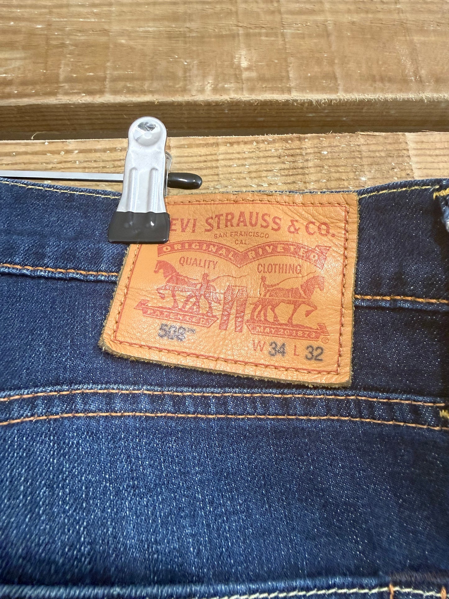 Vintage Y2K Levi’s 508 straight leg Jeans. Dark blue. Waist 37” leg 32”