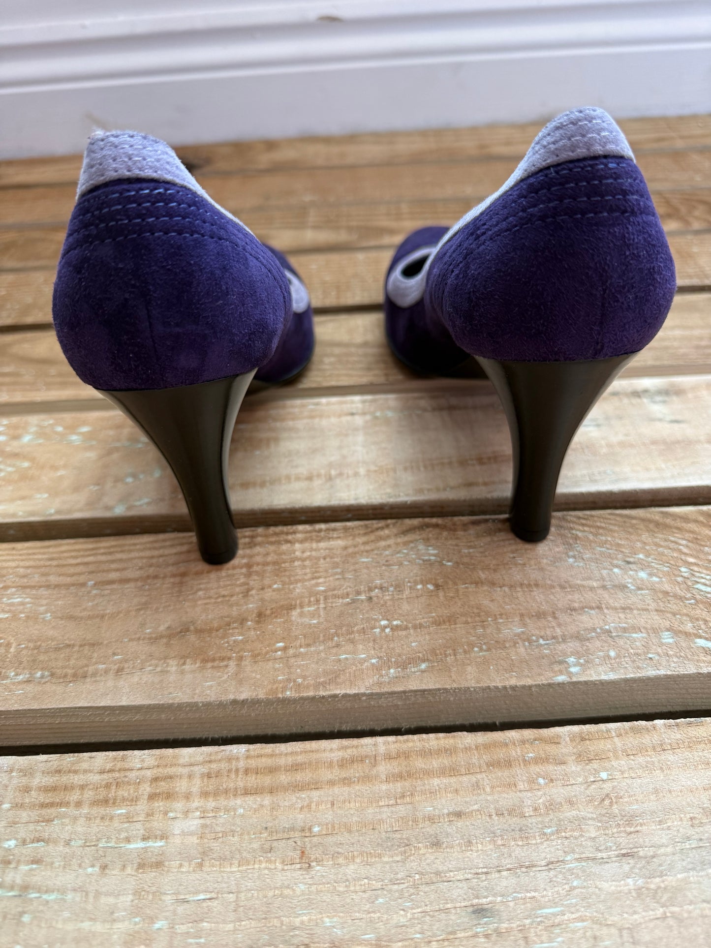 Vintage 90s Bally Suede leather Court Shoes/ Heeled. Two tone. EU38, UK5