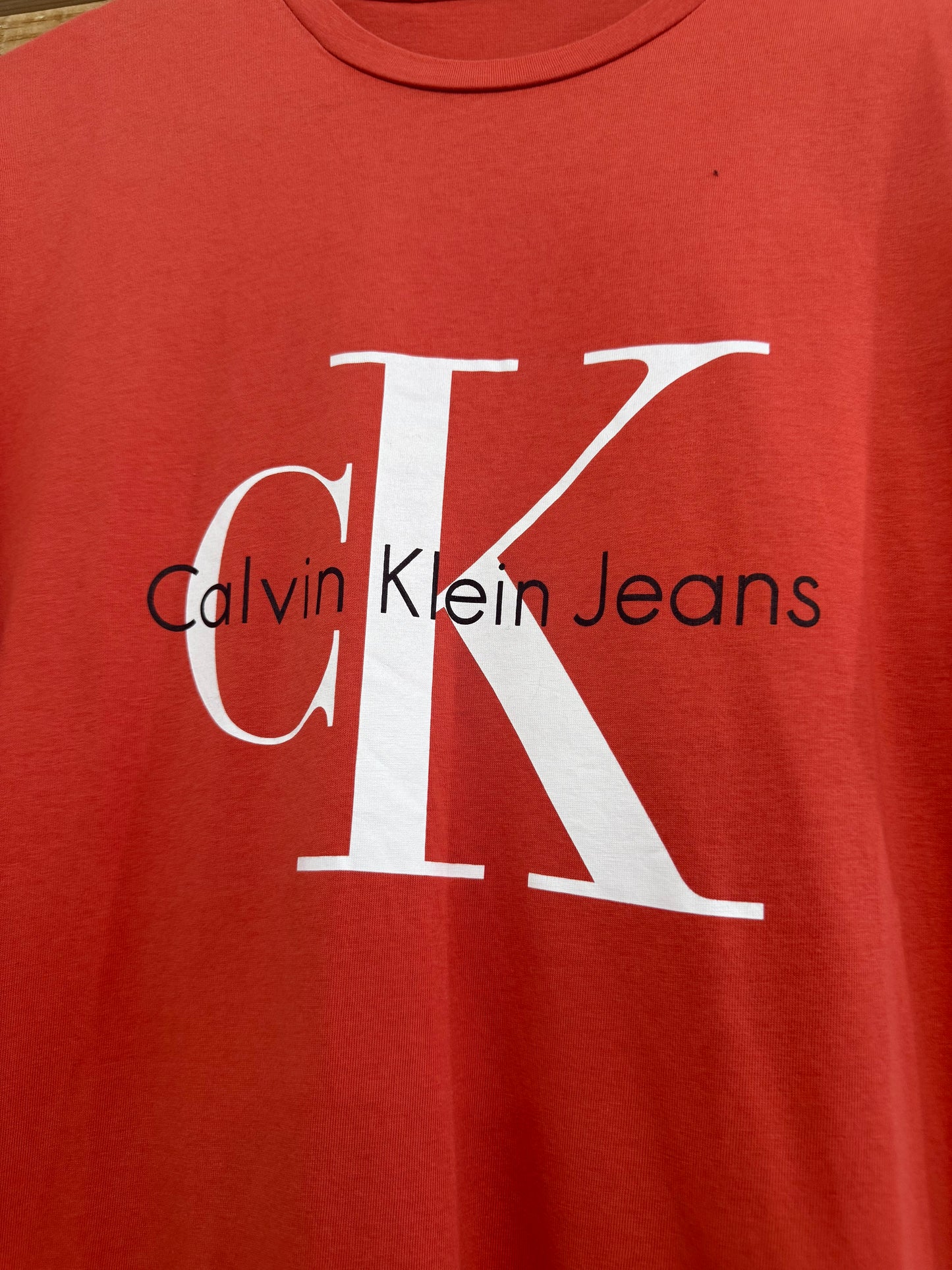 Vintage Y2K Calvin Klein 100% Cotton logo T-shirt. Orange. Size Large.