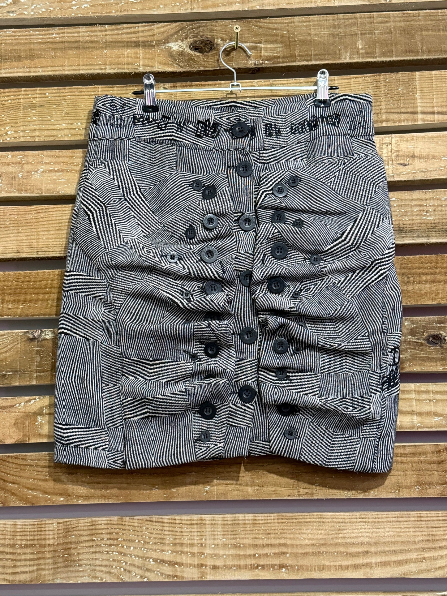 Vintage Y2K Desigual skirt with button details. Size UK10. 30” waist.