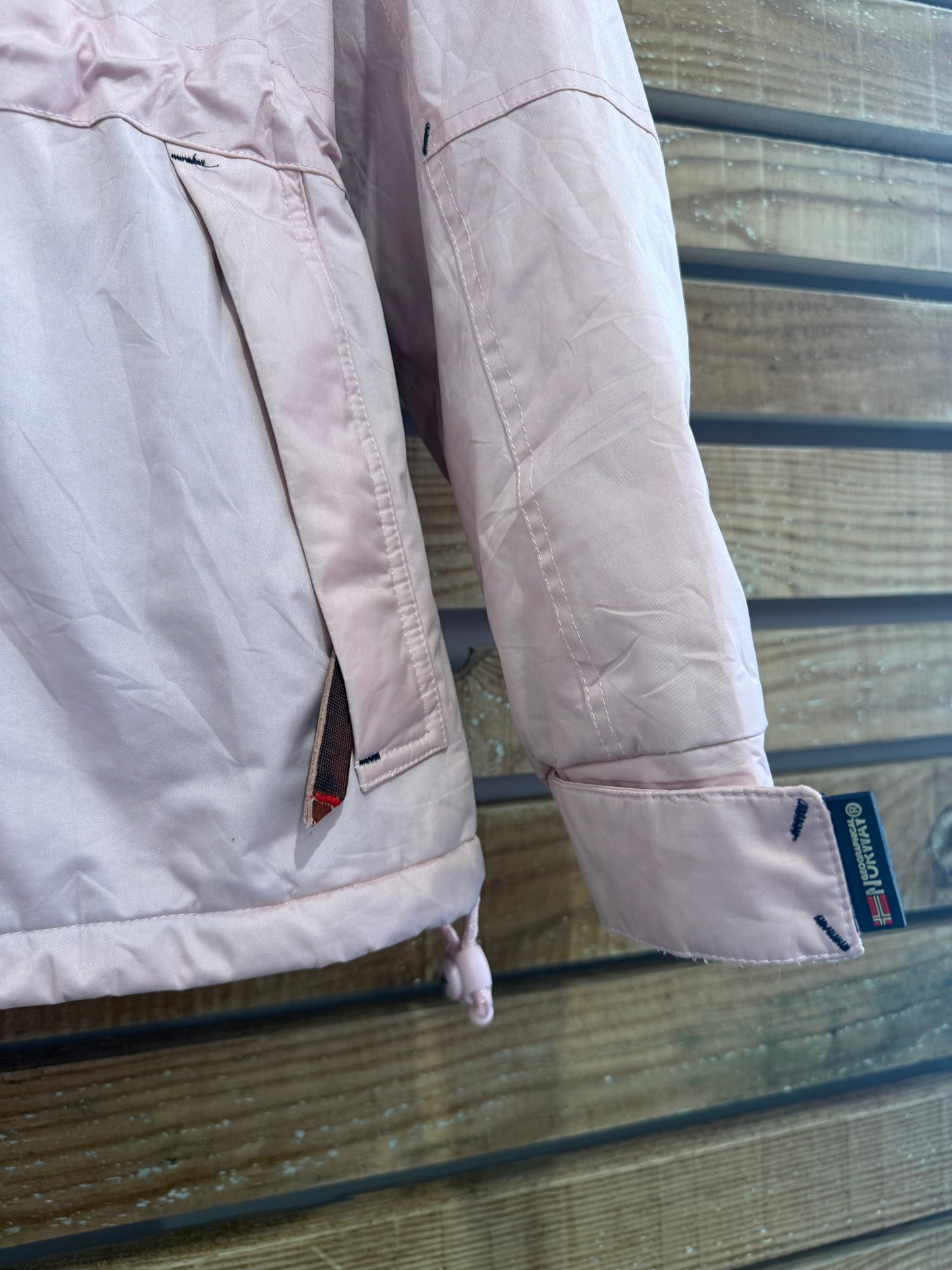 Geographical Norway 1/4 zip windbreaker/ anorak jacket/ coat. Size small. Pink.
