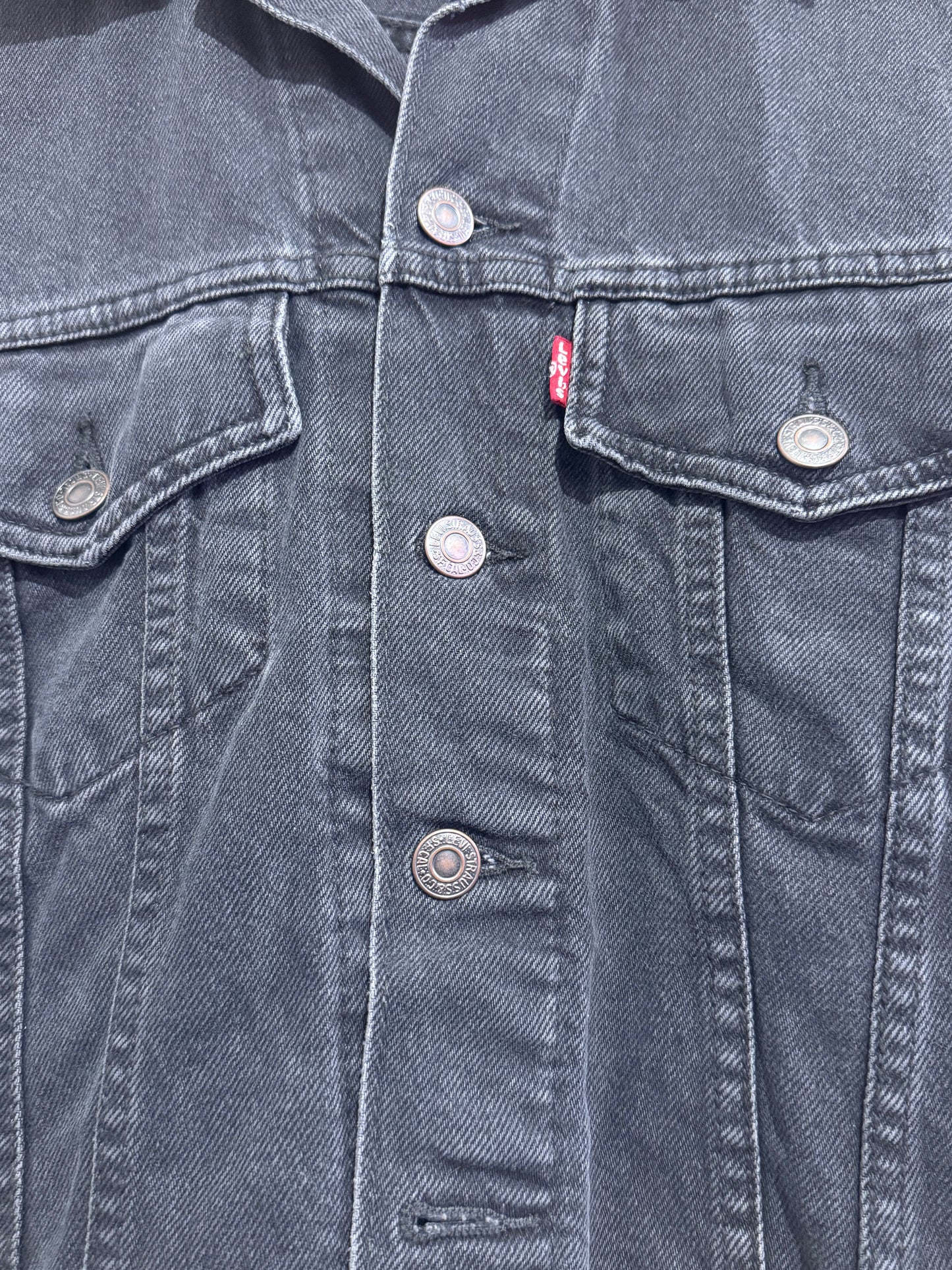 Vintage Y2K Levi’s cropped black denim jacket. Frayed hem. Size Small.
